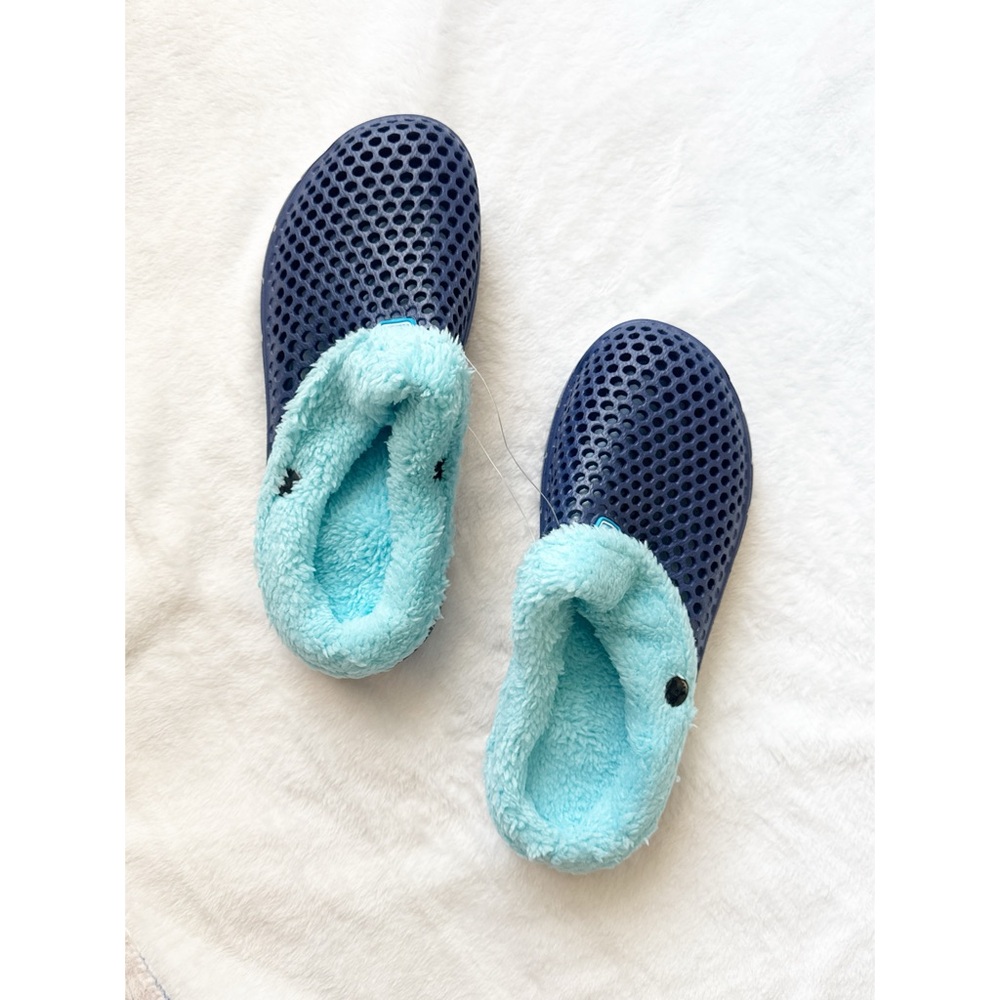 Royal Blue Fur lined Clogs, winter Fuzzy slippers. Size 37  (US size 6.5)